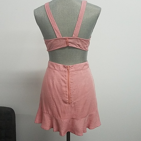 Open Details Back Ruffle Bottom Dress - Picture 4 of 7